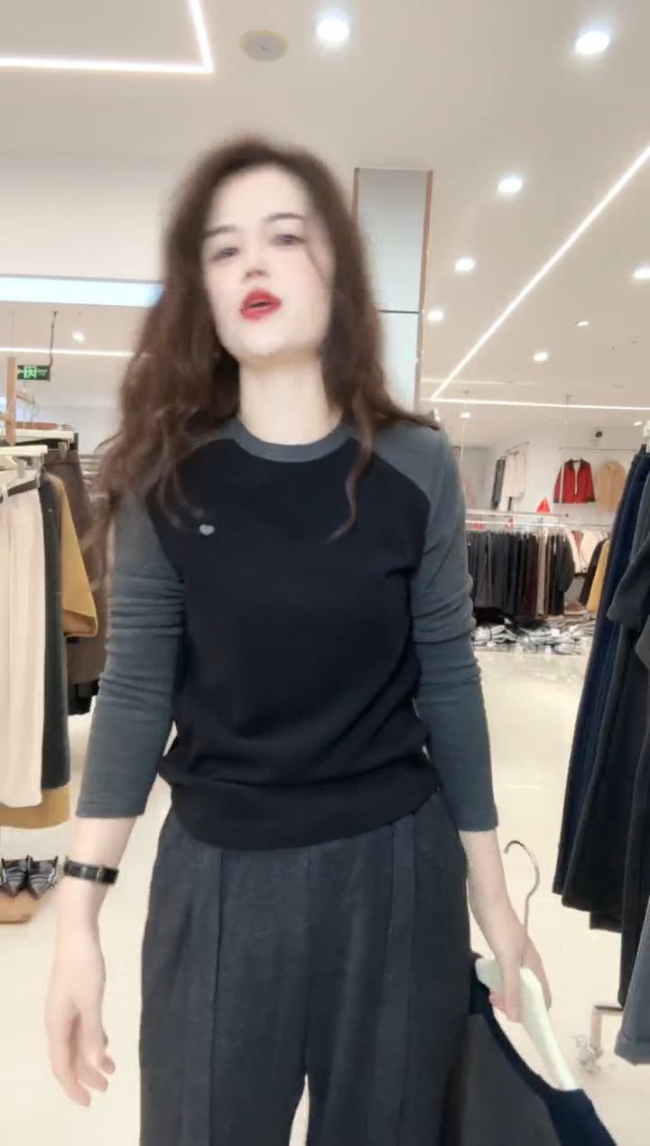 黑色拼接时尚百搭打底