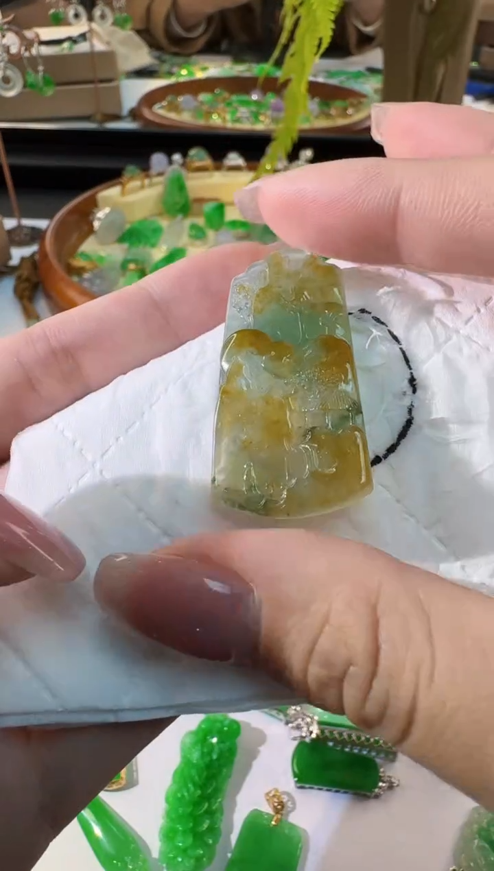 【闪购商品】翡翠颈饰未镶嵌缅甸翡翠A货吊坠