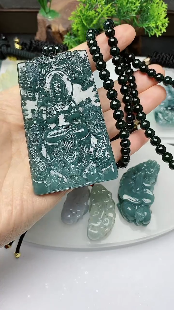 【闪购商品】翡翠颈饰未镶嵌          