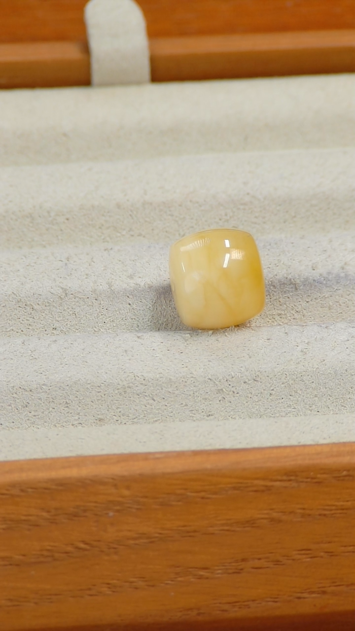 【闪购商品】蜜蜡裸石未镶嵌俄料微瑕12.4*11mm1.184克