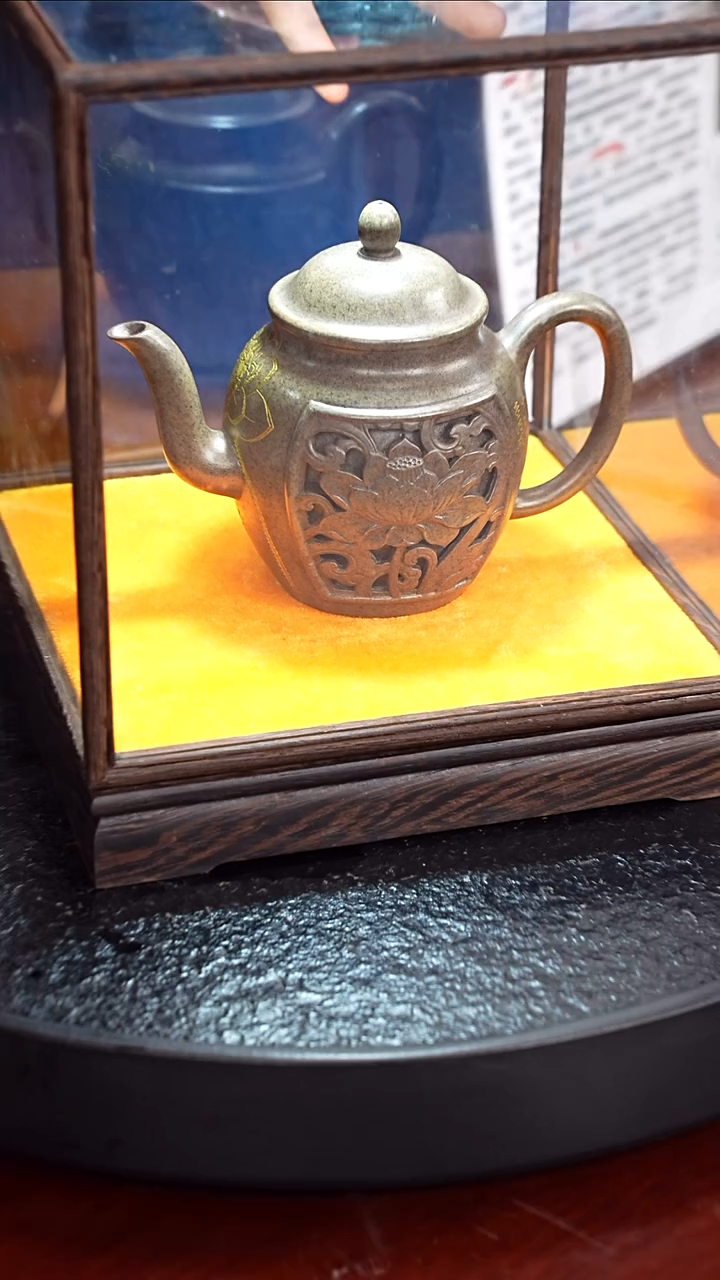 茶壶紫砂齐燕君  瑞凝85 龙脊金砂 360毫升 张大千