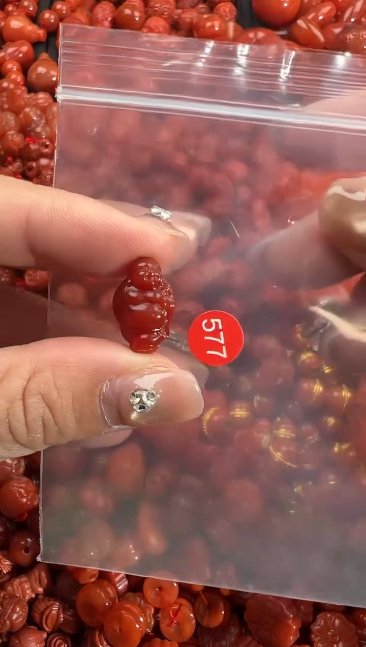 南红玛瑙未镶嵌颈饰1