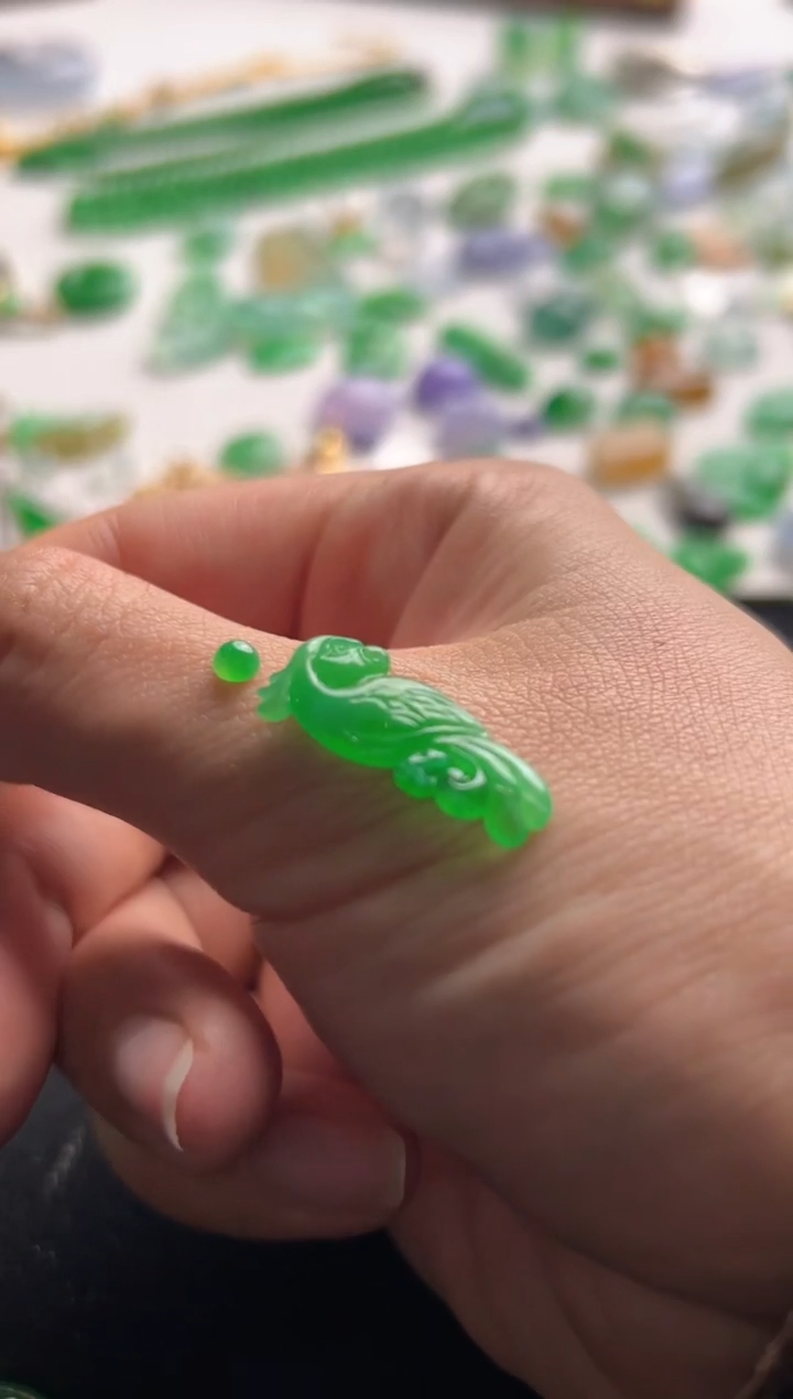 【闪购商品】定制翡翠未镶嵌绿鹦鹉15800+790-定金10000