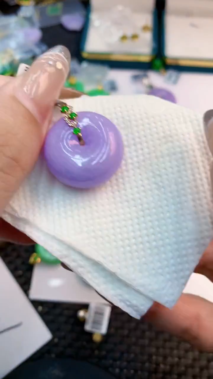 颈饰18K金镶嵌翡翠六*1