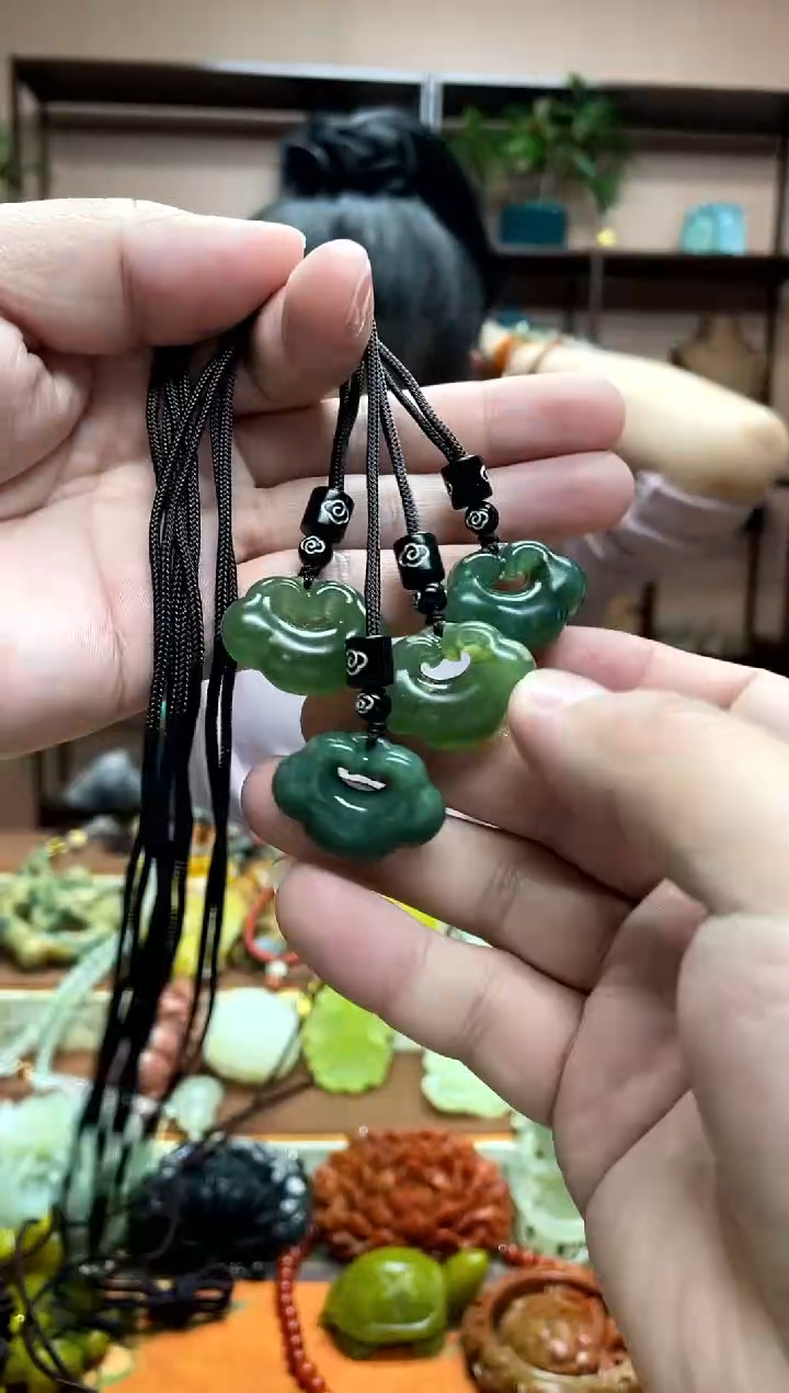 未镶嵌岫玉吊坠多样性发货发其中之一