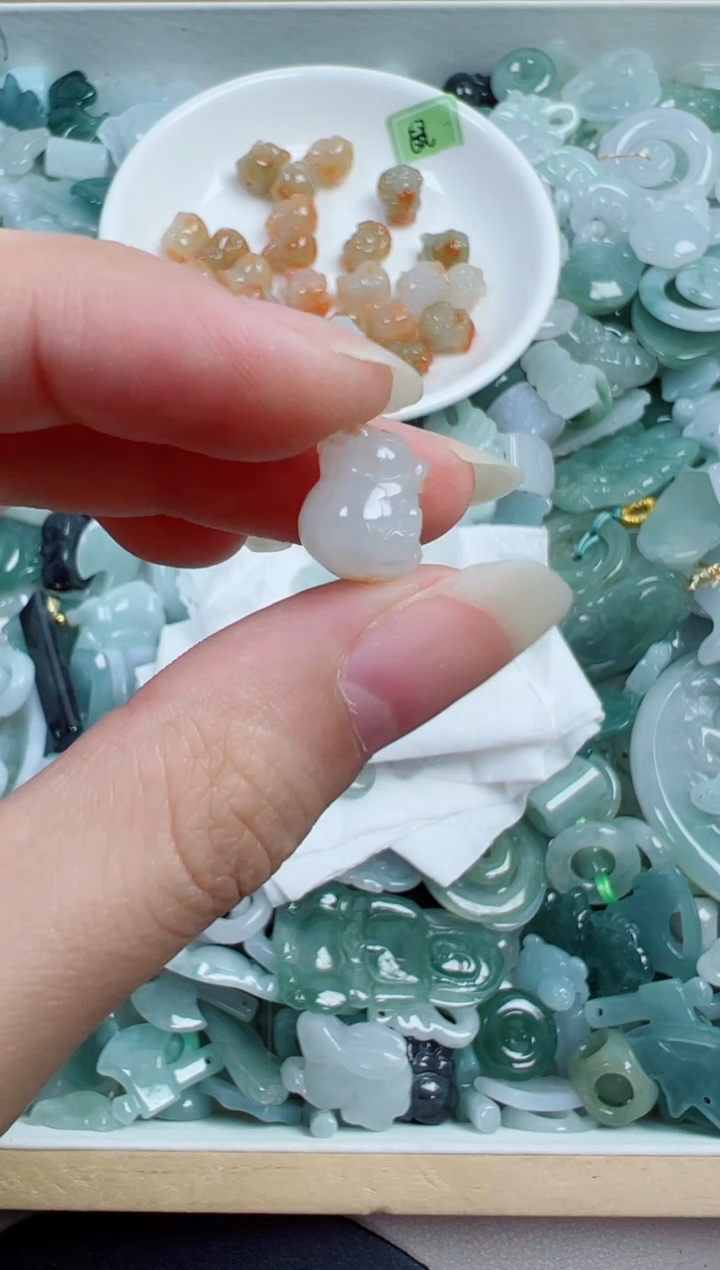 散珠翡翠小*鱼141号A货翡翠