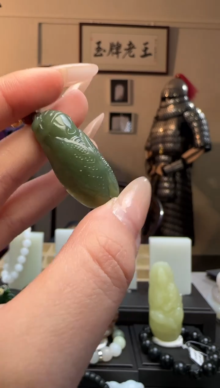 【闪购商品】和田玉青黄口蝉未镶嵌吊坠