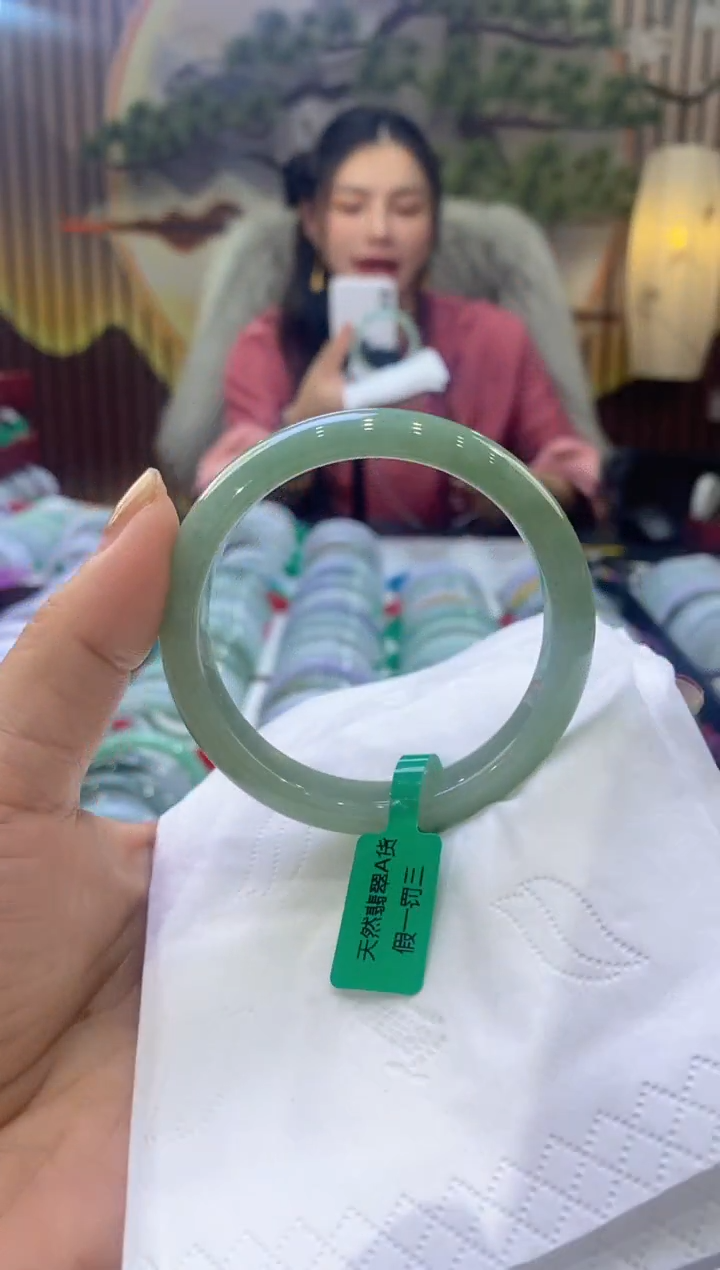 【闪购商品】翡翠手镯未镶嵌多人01820