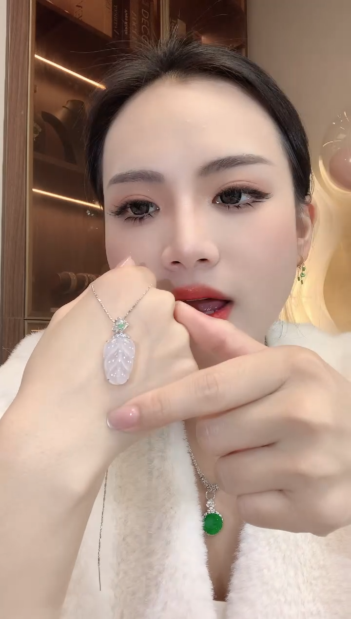 【闪购商品】翡翠吊坠(不含链)18K金镶嵌A8