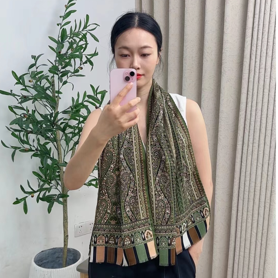 【风情绿色】羊毛女披肩围巾长巾经典双面同色高档气质130×40cm 