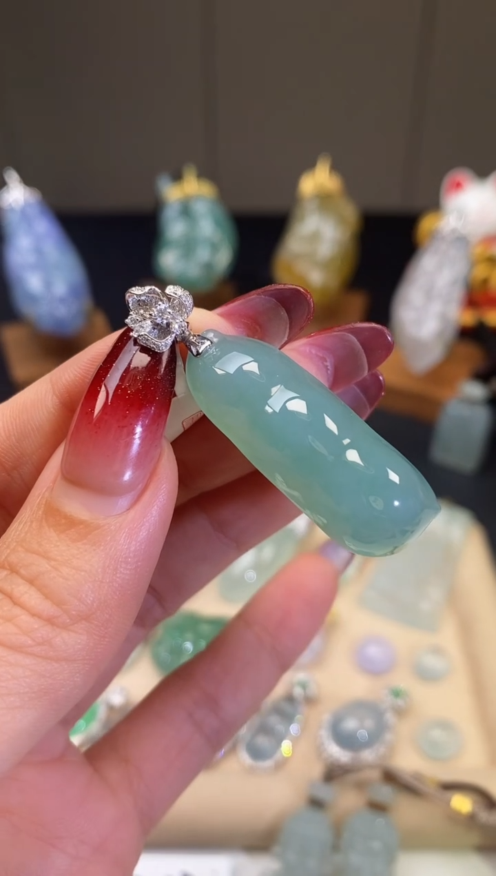 【闪购商品】翡翠吊坠(不含链)18K金镶嵌豆子