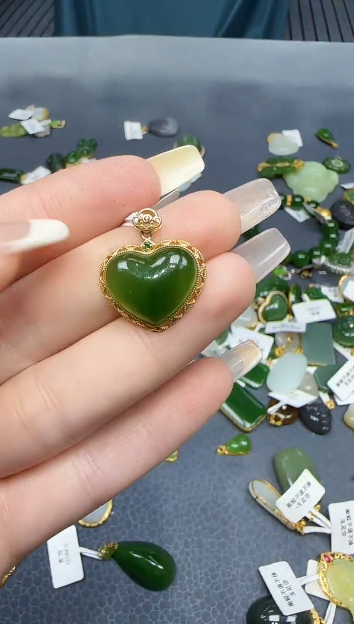 【闪购商品】和田玉挂件18K金镶嵌1