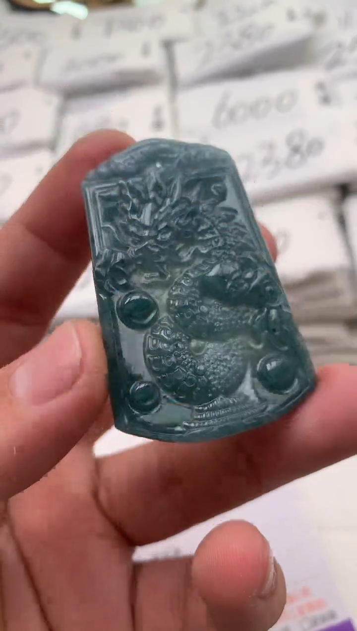 【闪购商品】翡翠颈饰未镶嵌龙牌【品质一般介意慎拍】