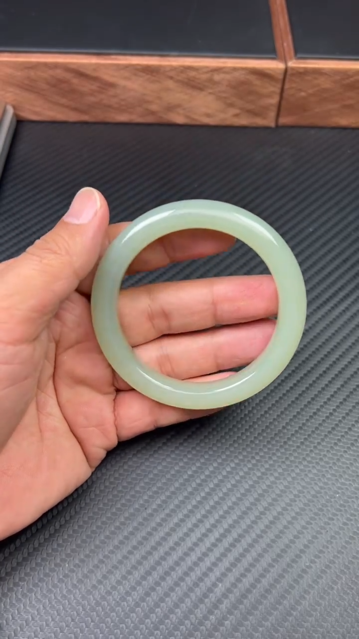 【闪购商品】和田玉手镯未镶嵌且末微色差近矿57