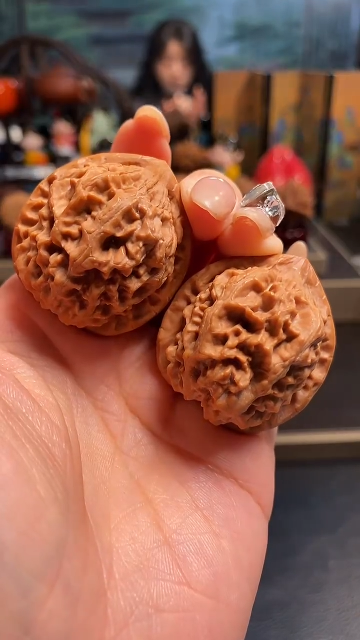 【闪购商品】文玩核桃把件F 512龙墩36尺