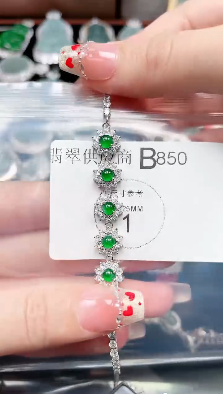 【闪购商品】翡翠颈饰未镶嵌850赠皮绳