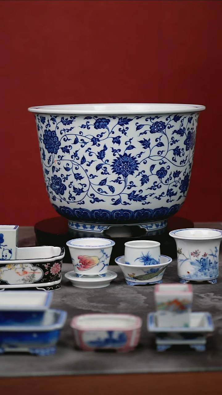 釉下青花缠枝莲内口25外口28.5内高16.5外高19.5