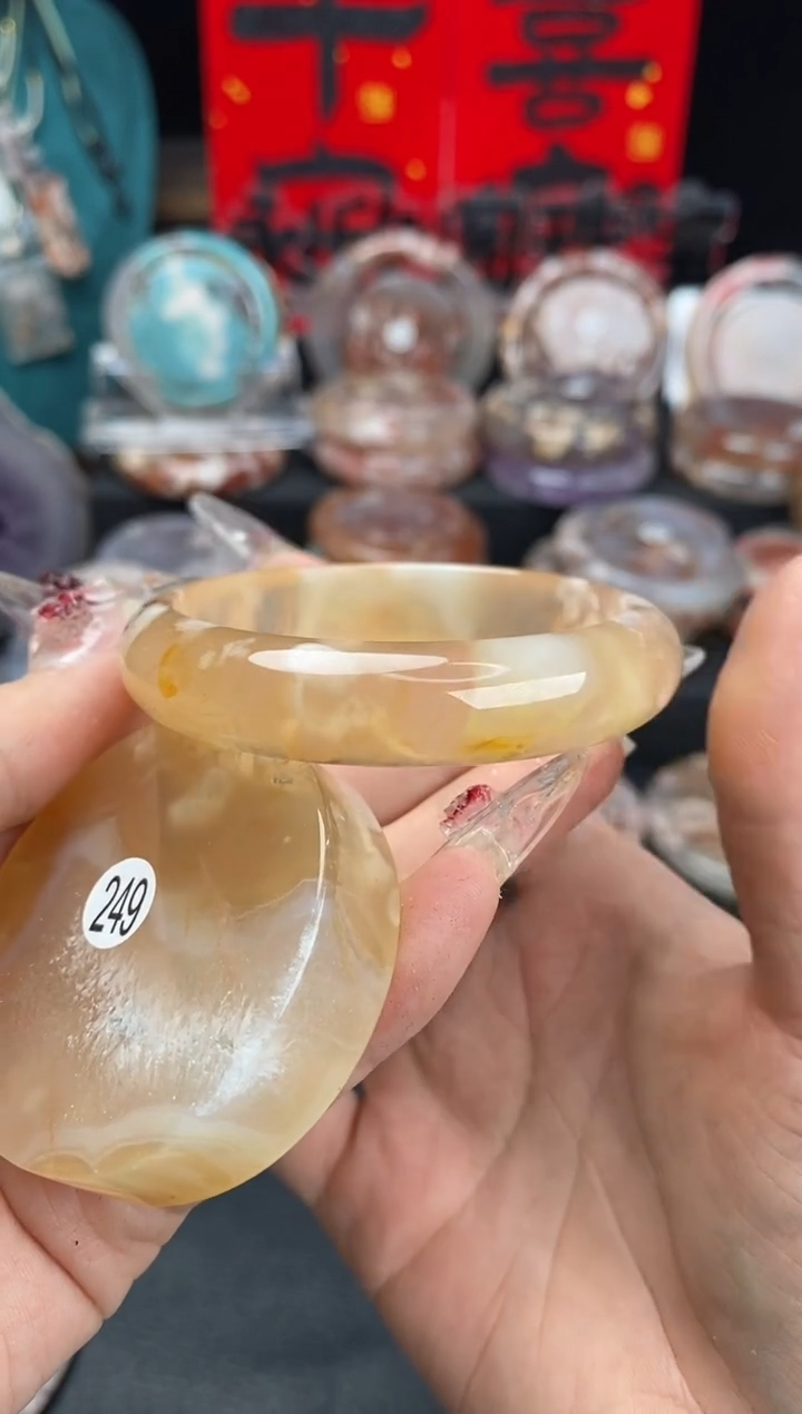 【闪购商品】石英质玉手镯（圆镯）未镶嵌53