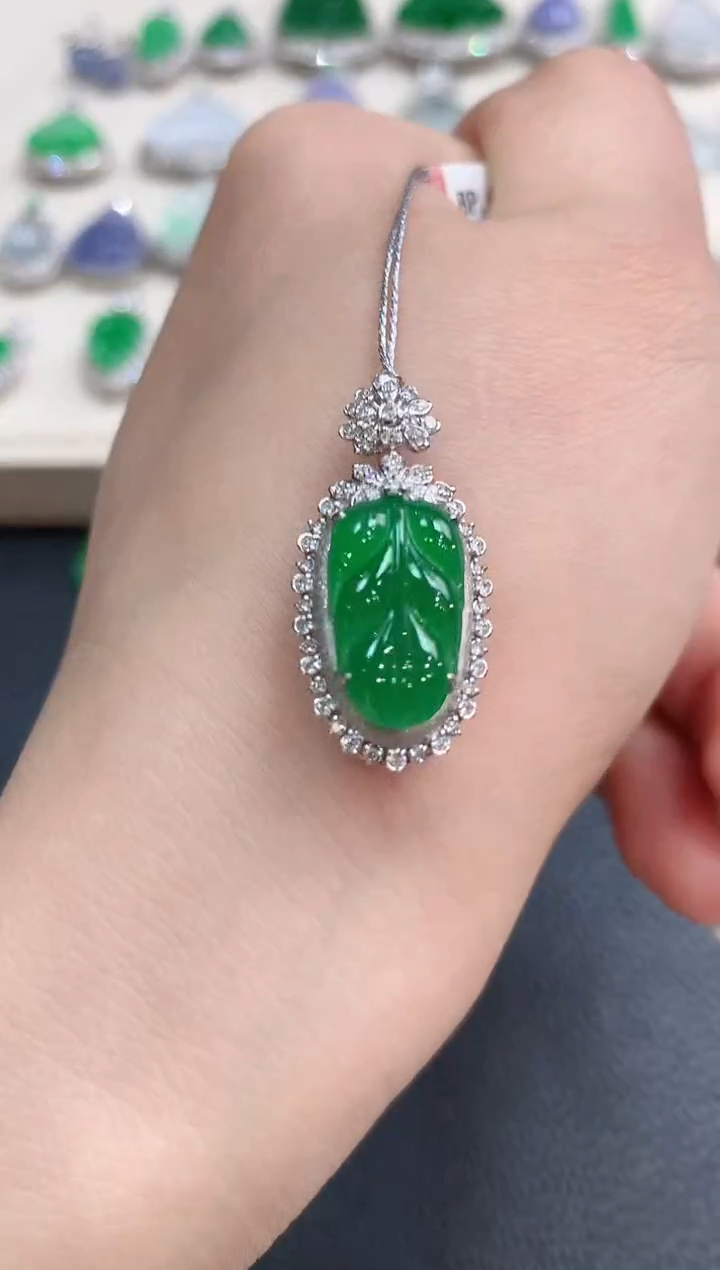 【闪购商品】翡翠吊坠(不含链)18K金镶嵌b101       