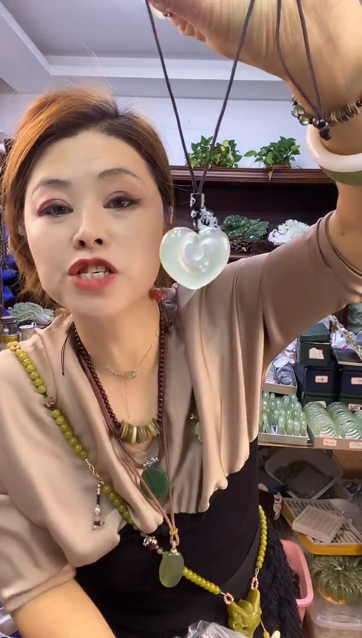 未镶嵌蛇纹石玉爱心多样性随机发一