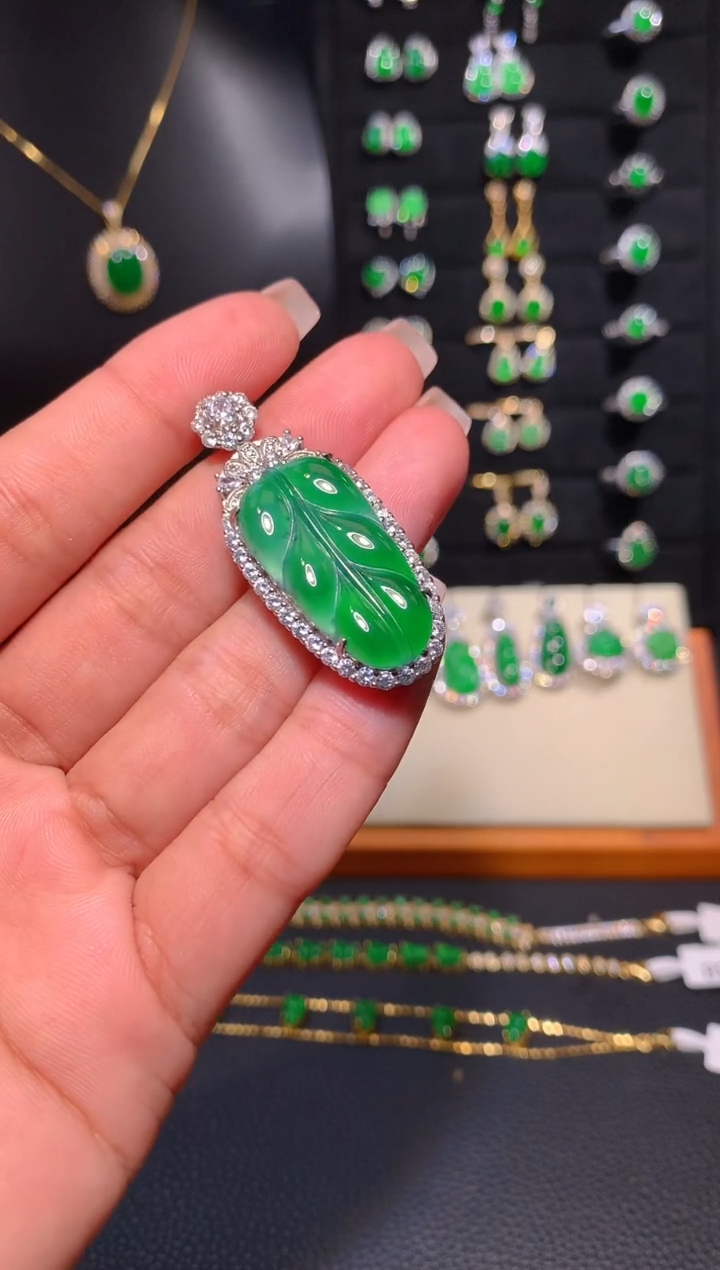 【闪购商品】翡翠颈饰银S925镶嵌吊坠