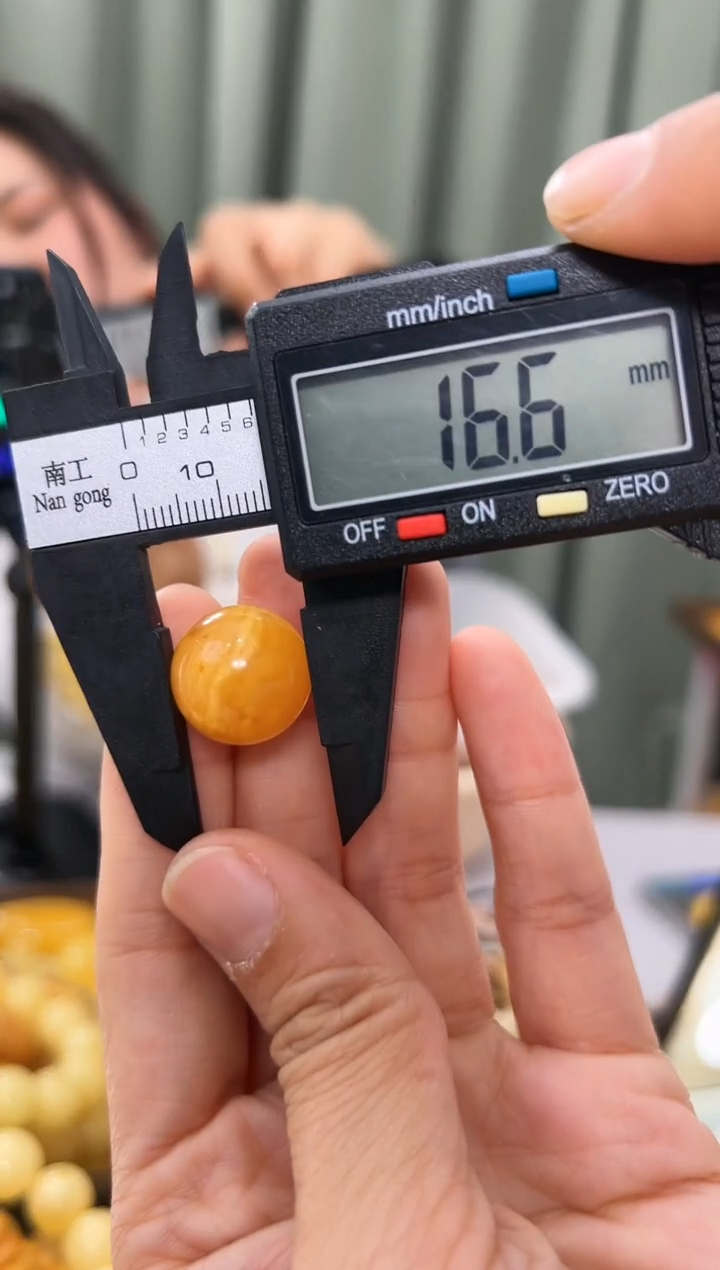 【闪购商品】琥珀裸石未镶嵌蜜蜡瑕疵珠子