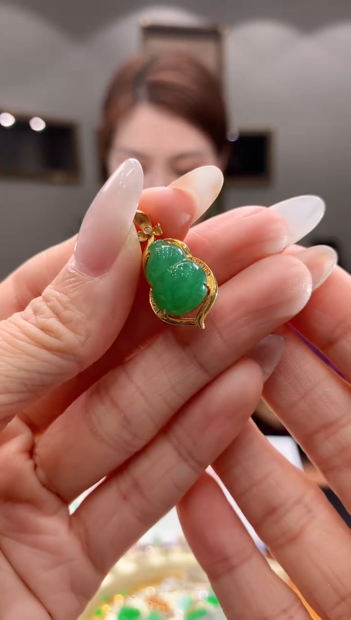 吊坠(不含链)18K金镶嵌翡翠31绿葫芦吊坠