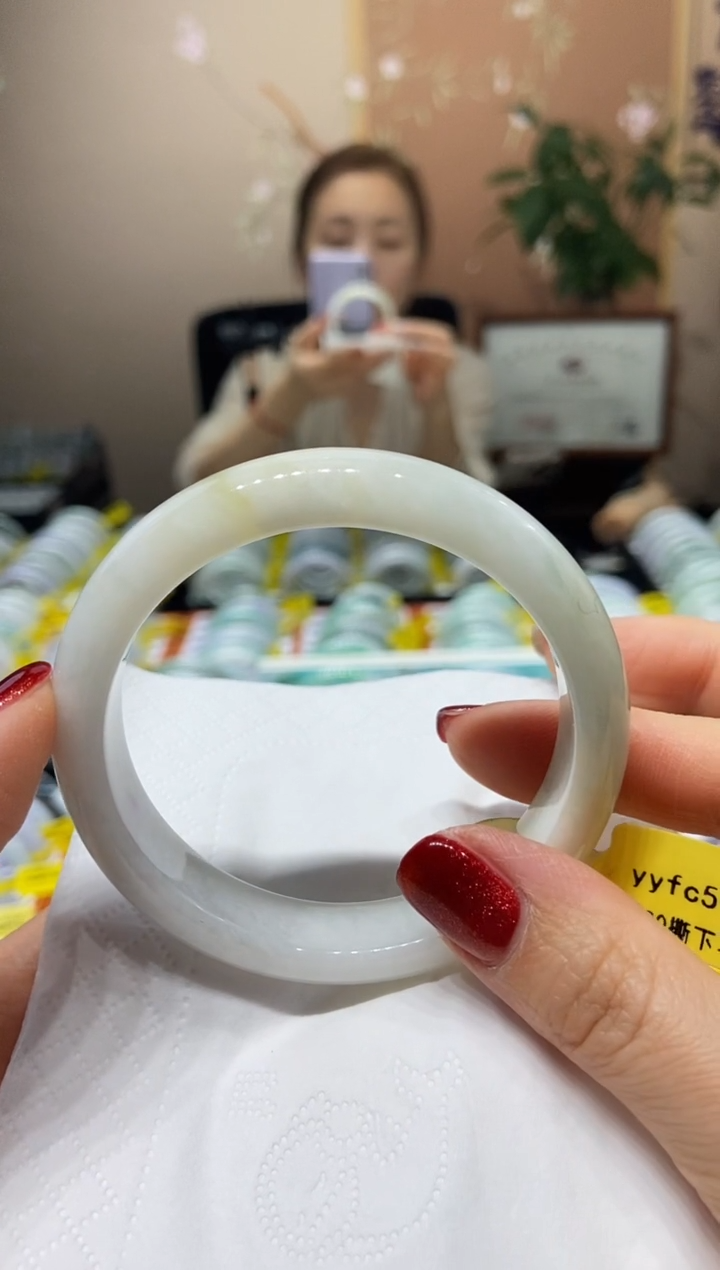【闪购商品】翡翠手镯未镶嵌57圈口
