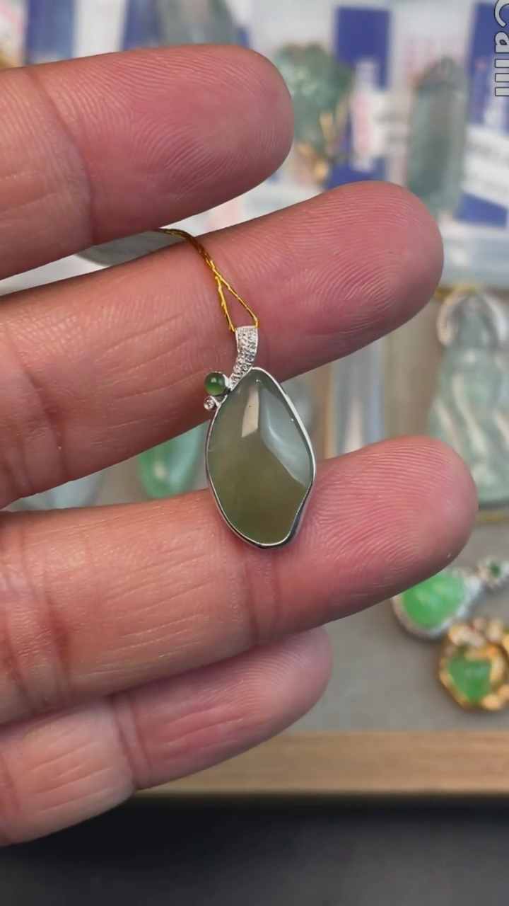 【闪购商品】翡翠吊坠(不含链)18K金镶嵌天然缅甸翡翠A货