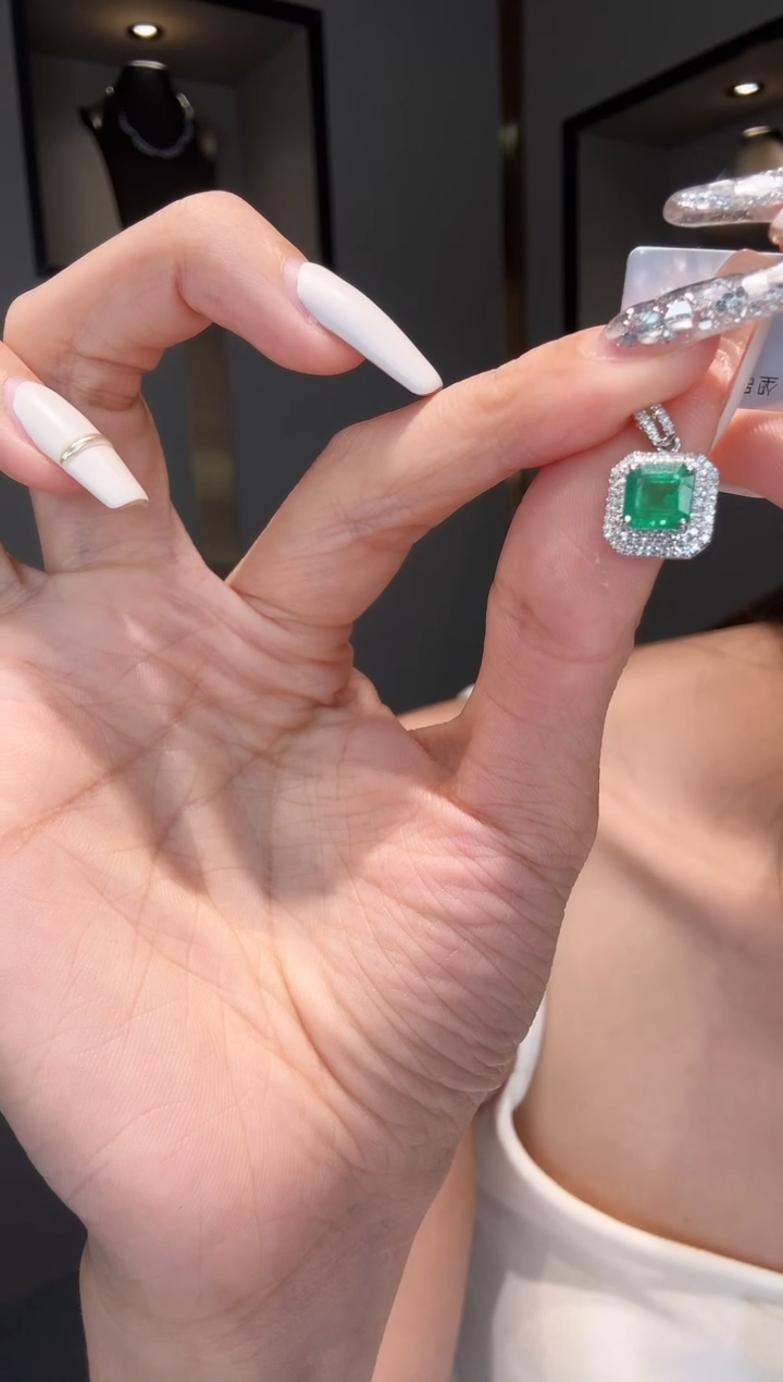 18K金镶嵌吊坠（不含链）祖母绿CE0823