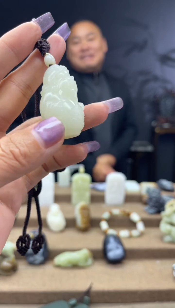 颈饰未镶嵌和田玉1