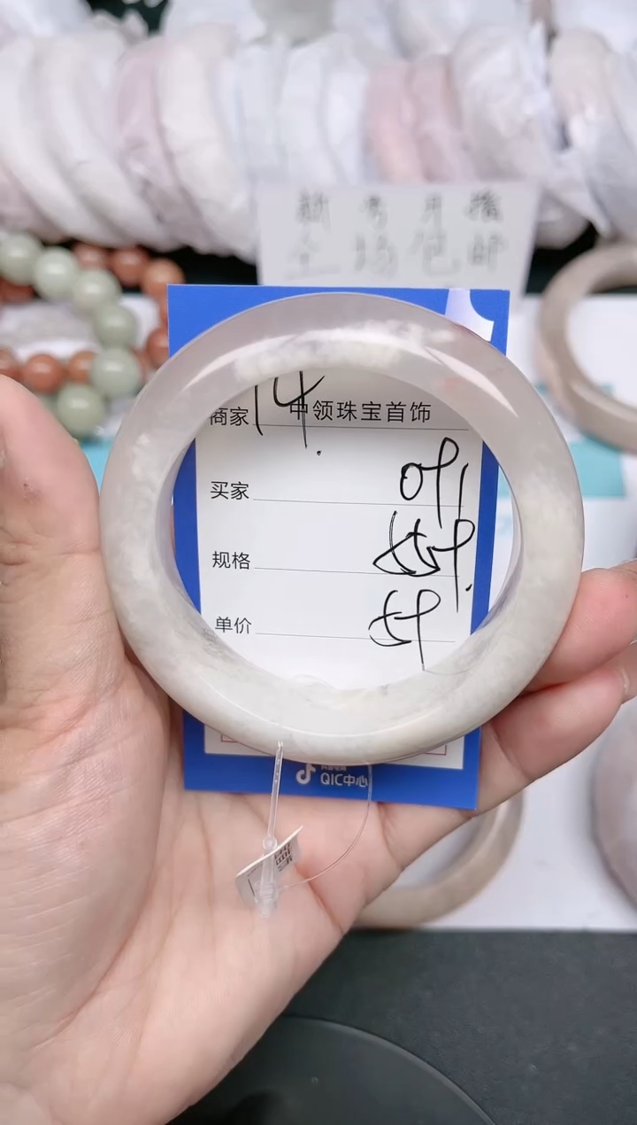 【闪购商品】石英质玉未镶嵌手镯091