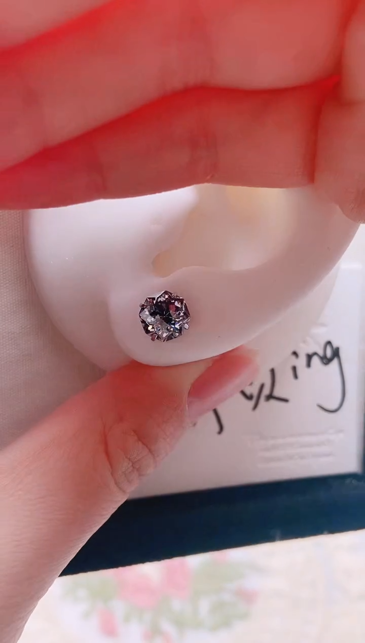 钛钢合金合成立方氧化锆8M八边手捧花|黑加仑8209一只