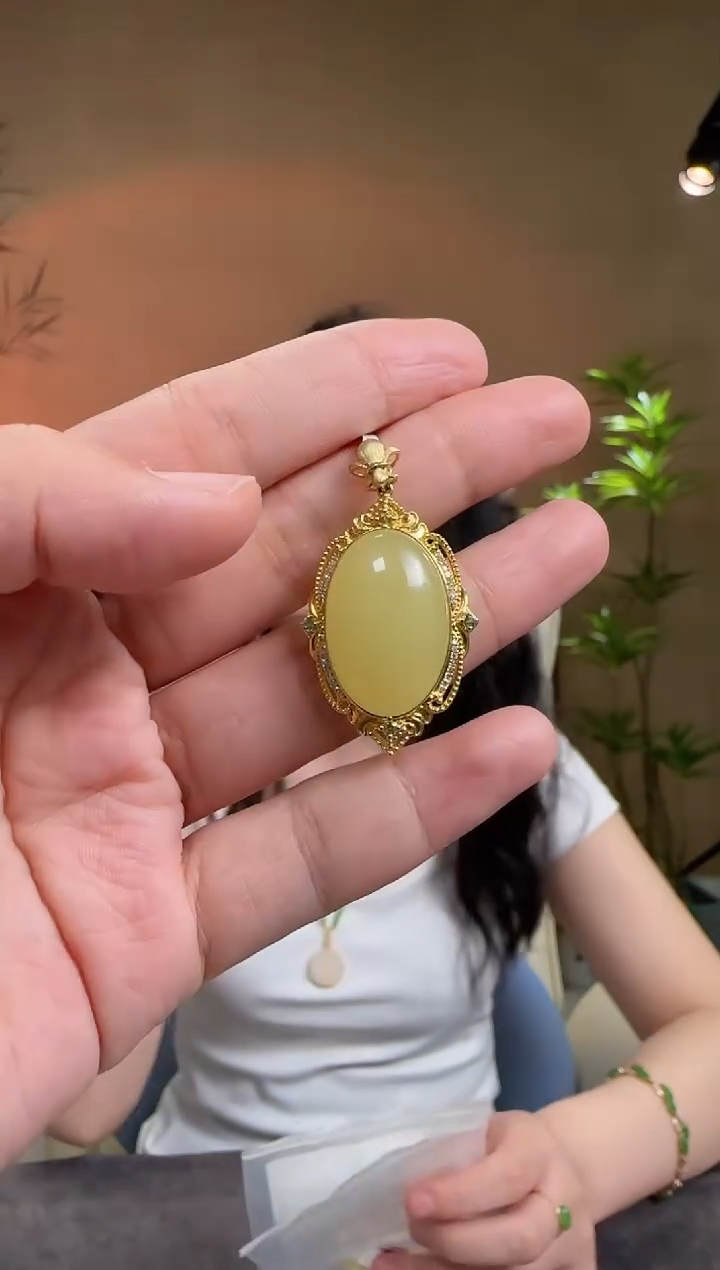 【闪购商品】和田玉吊坠18K金镶嵌18K金镶黄口蛋面吊坠