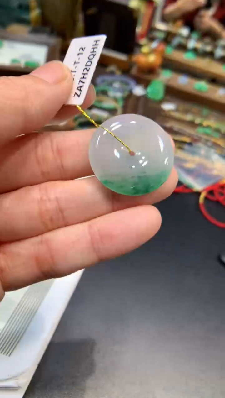 颈饰未镶嵌翡翠平安扣