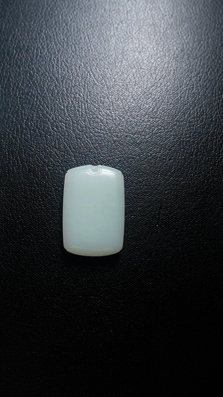 颈饰18K金镶嵌和田玉无事牌