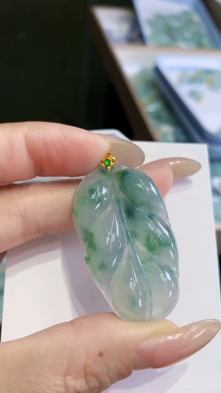 颈饰18K金镶嵌翡翠天然翡翠A货挂件