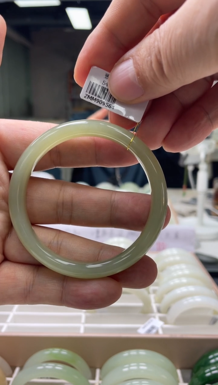 【闪购商品】和田玉手镯未镶嵌编码9564 圈口57-58