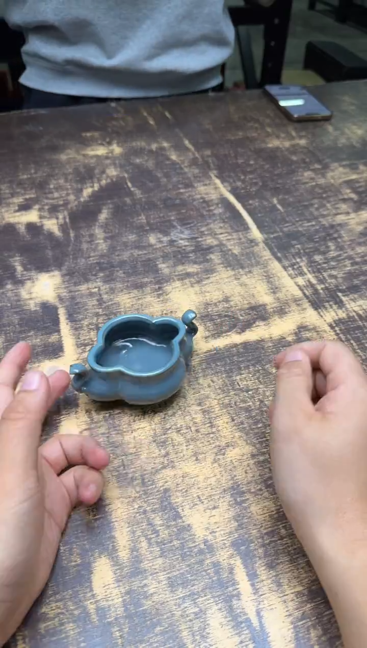 毛*飞九道汝窑玉耳四足小香炉
