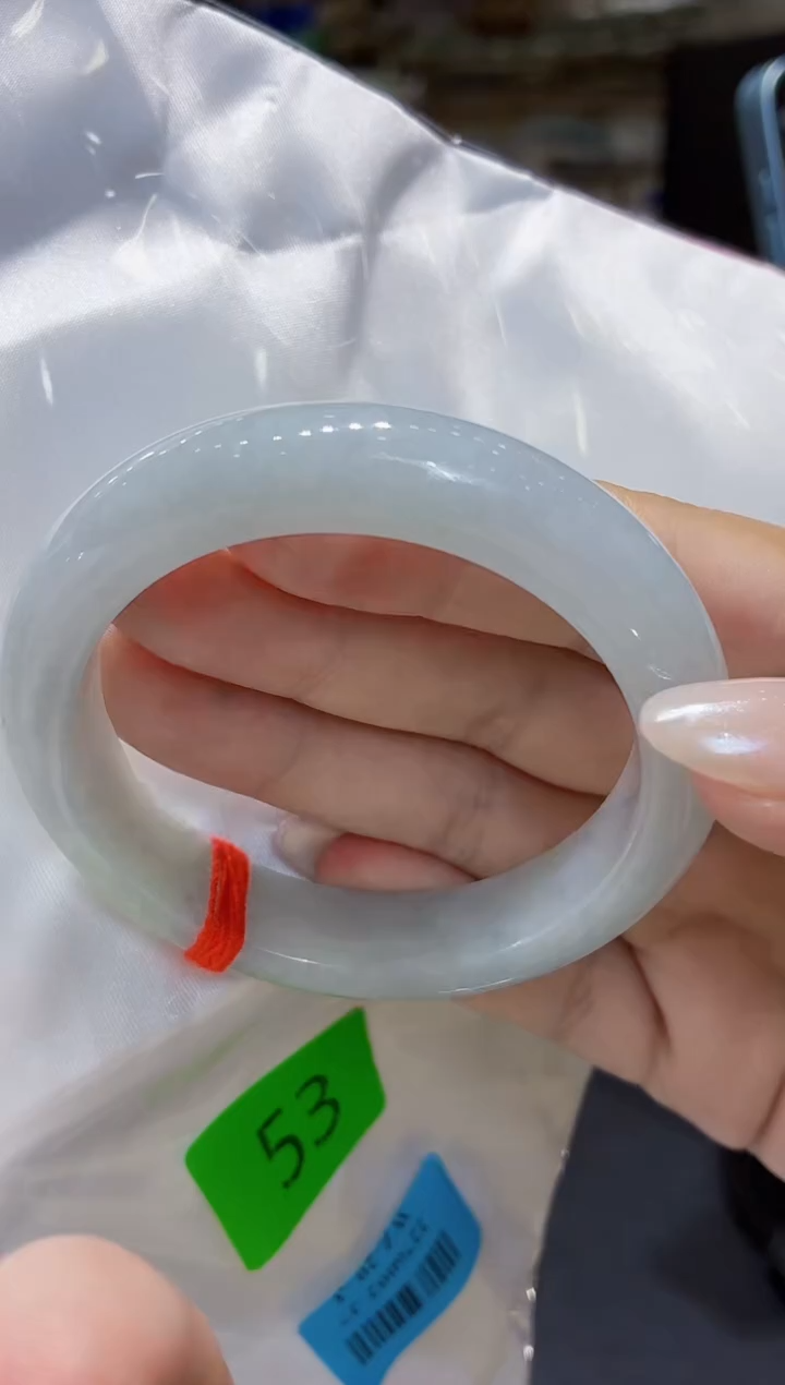 翡翠手镯未镶嵌翡翠手镯