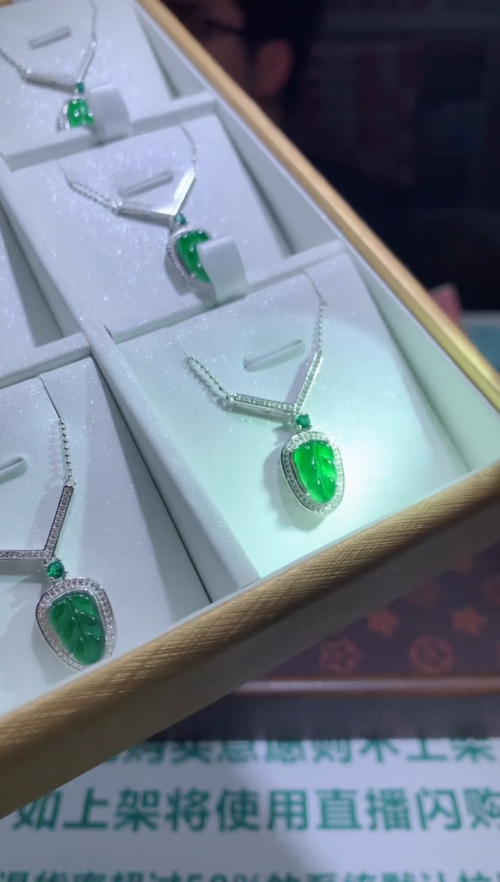 【闪购商品】翡翠颈饰未镶嵌天然A货翡翠-多样性发货