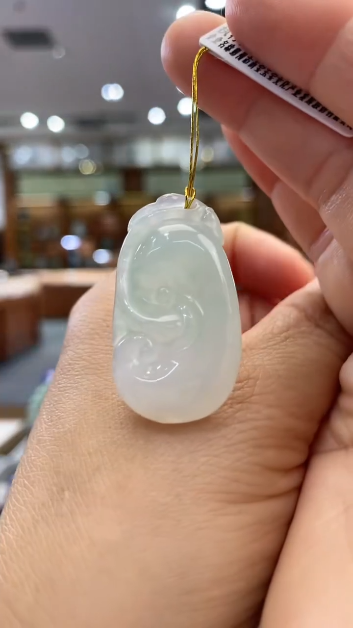 翡翠未镶嵌颈饰如意