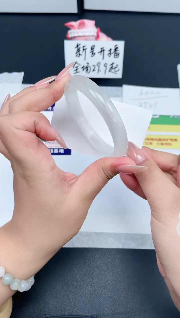 【闪购商品】石英质玉手镯未镶嵌25-58.7