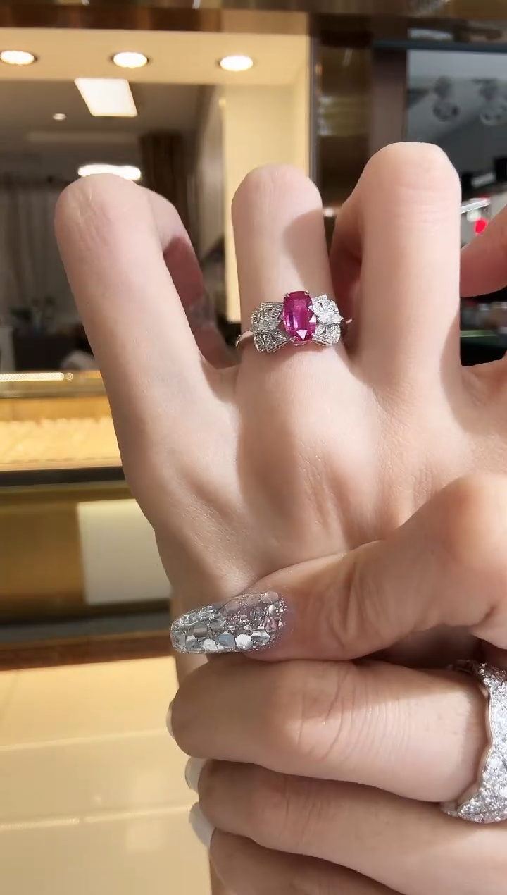 18K金镶嵌戒指红宝石1.10ct