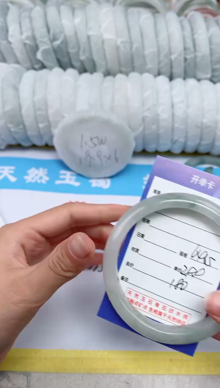 【闪购商品】石英质玉手镯未镶嵌180