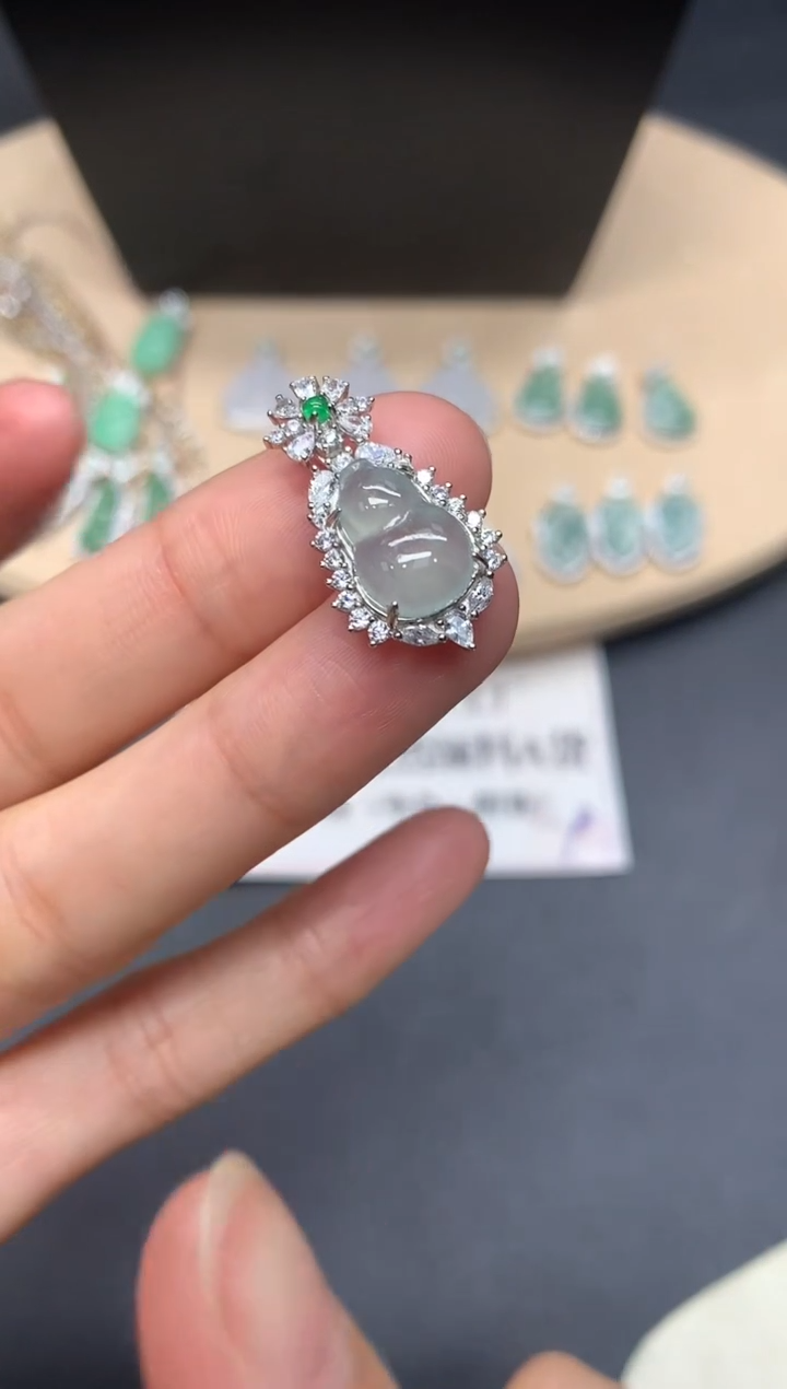 【闪购商品】翡翠吊坠(不含链)银S925镶嵌葫芦【多样性发其一】