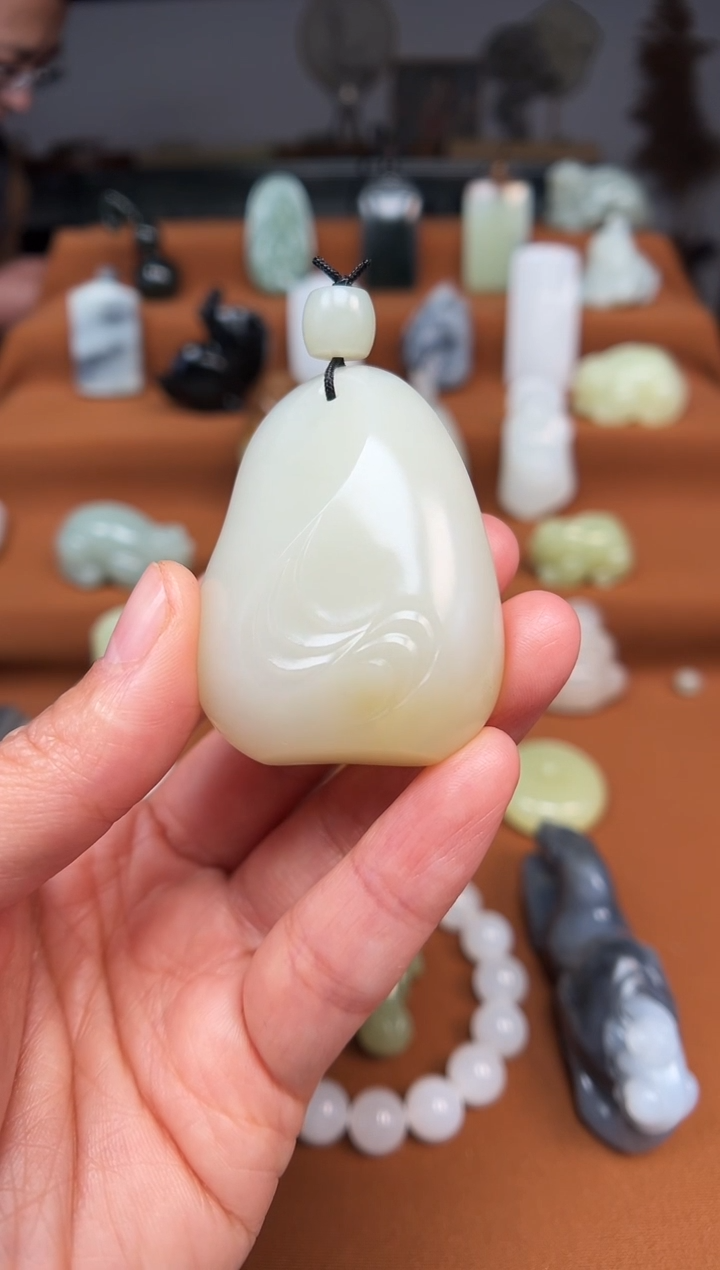 颈饰未镶嵌和田玉V****y随形