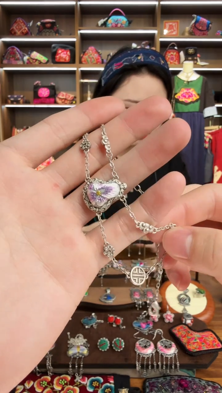 【闪购商品】织绣104蒙阿苏苗绣传承