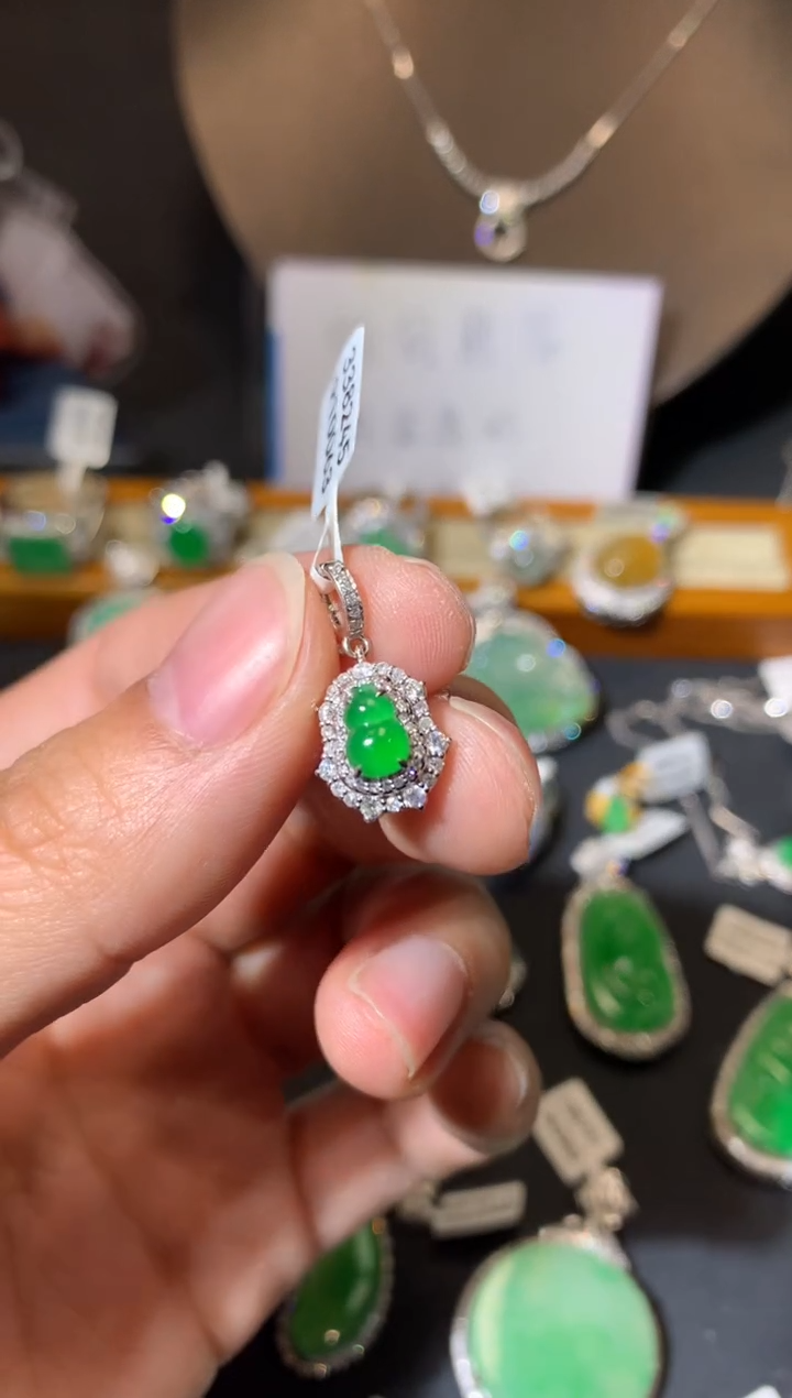 【闪购商品】翡翠吊坠(不含链)18K金镶嵌吊坠