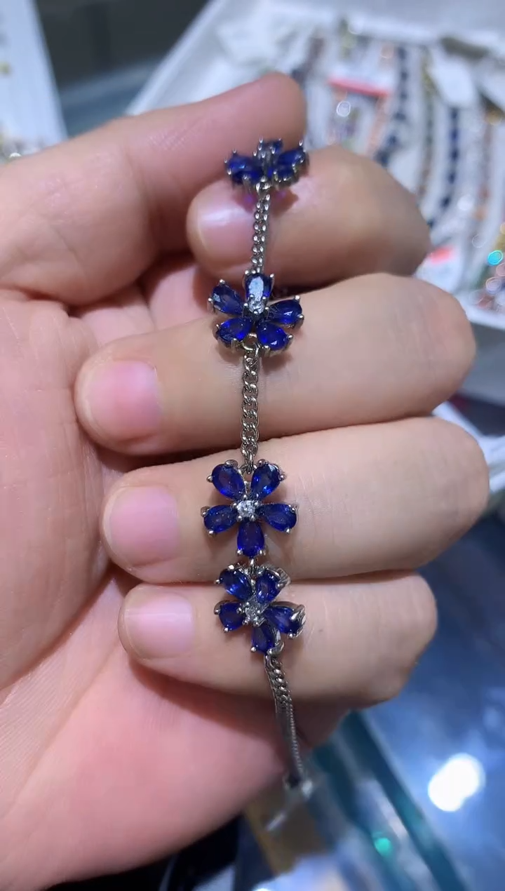 【闪购商品】蓝宝石手链银S925镶嵌.........